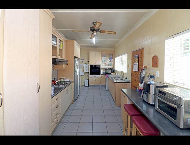 4 BEDROOM FREEHOLD FOR SALE IN GLENHAZEL